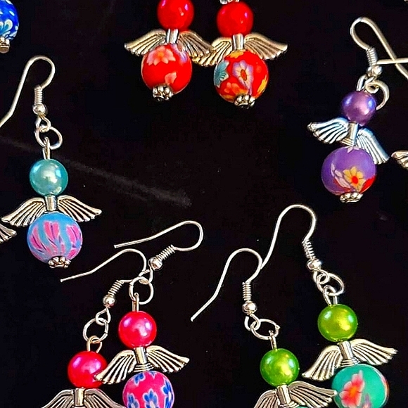 Choice of 6 pair of angel beaded earrings w/pearl & polymer. - Picture 9 of 10